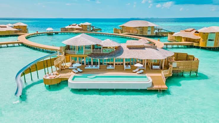 best luxury resorts in Maldives